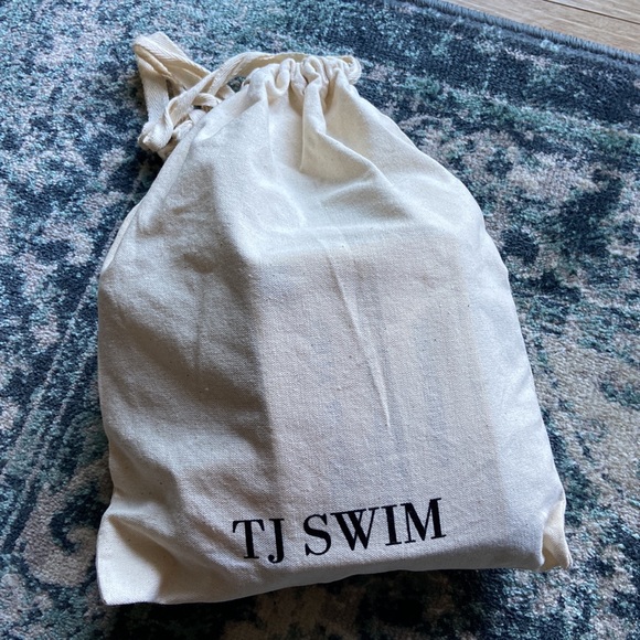 Swimsuit - Picture 3 of 5